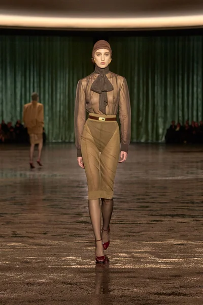 Look 4
